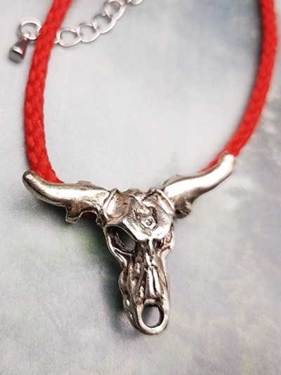 Красная нить от сглаза "Череп быка"