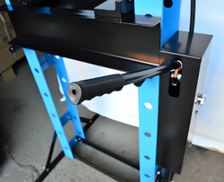 Пресс гидравлический напольный 30т  с ручным и ножным приводом GW-0930F Great Wolf