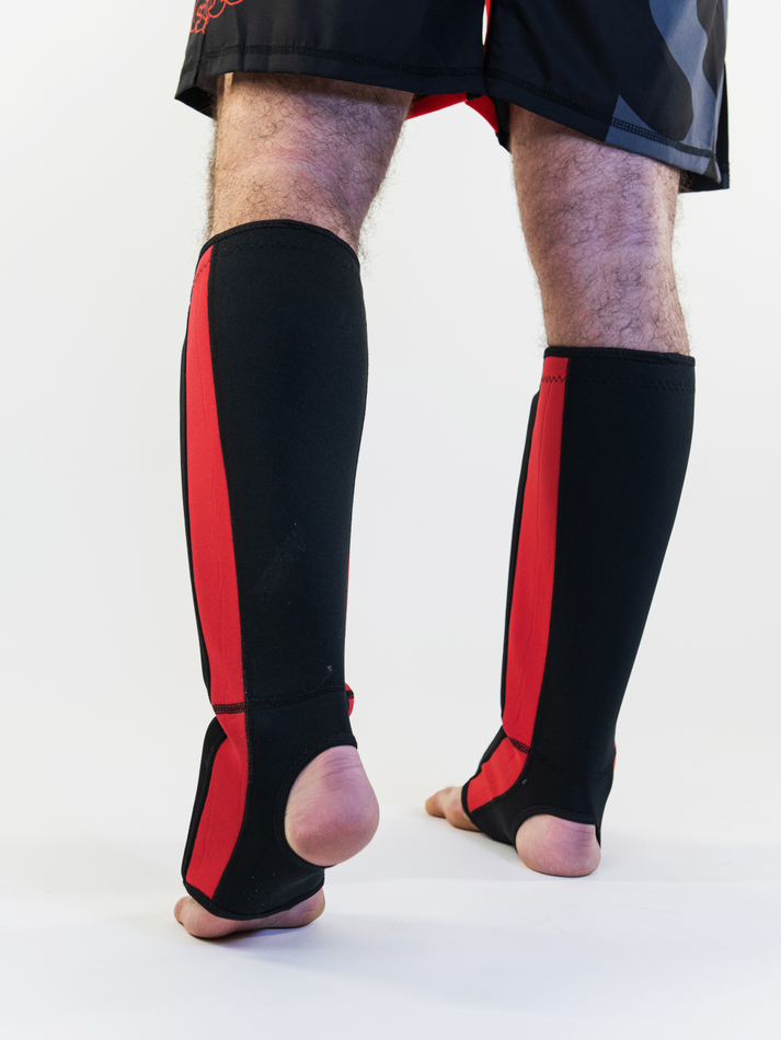 Защита голени формованная TFG Союз  ММА неопрен черно-красный