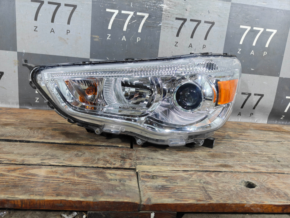 Фара левая галоген Mitsubishi ASX 10-20 Б/У Оригинал 8301C871
