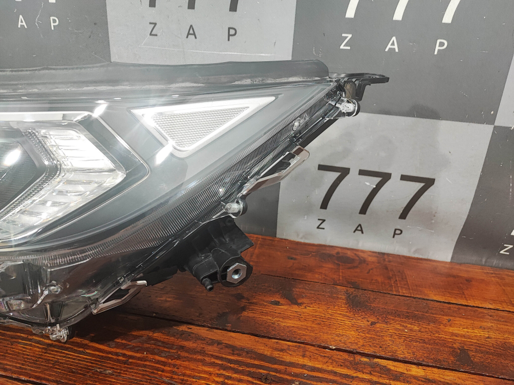 Фара левая LED Toyota RAV4 V (XA50) 18-нв Б/У Оригинал 8118542842