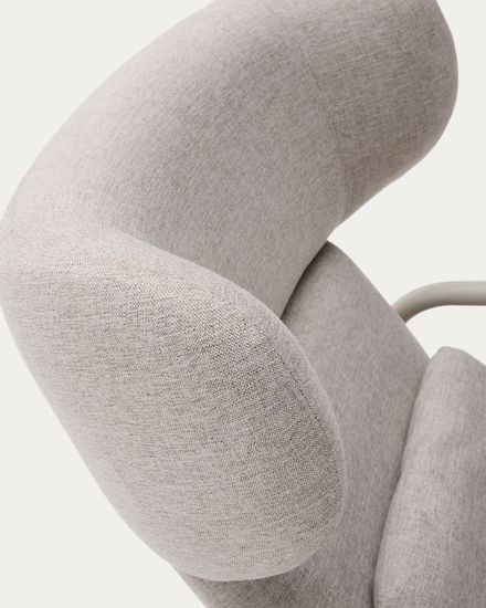 Кресло Inari бежевого цвета и стали с бежевой отделкой Испания La Forma