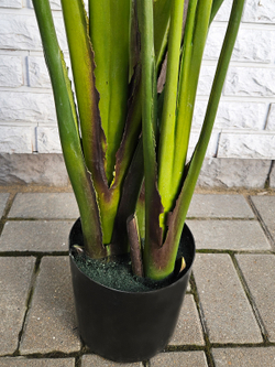 Техническое кашпо большого искусственного растения — основа декоративного растения для дома и офиса