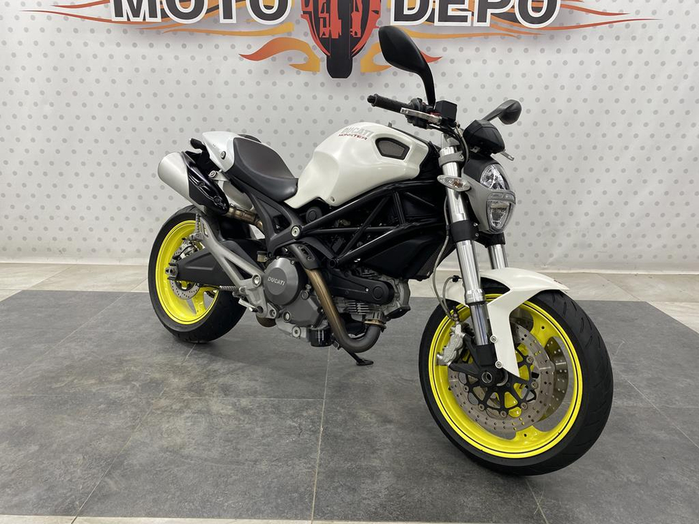 Ducati Monster 696 2011