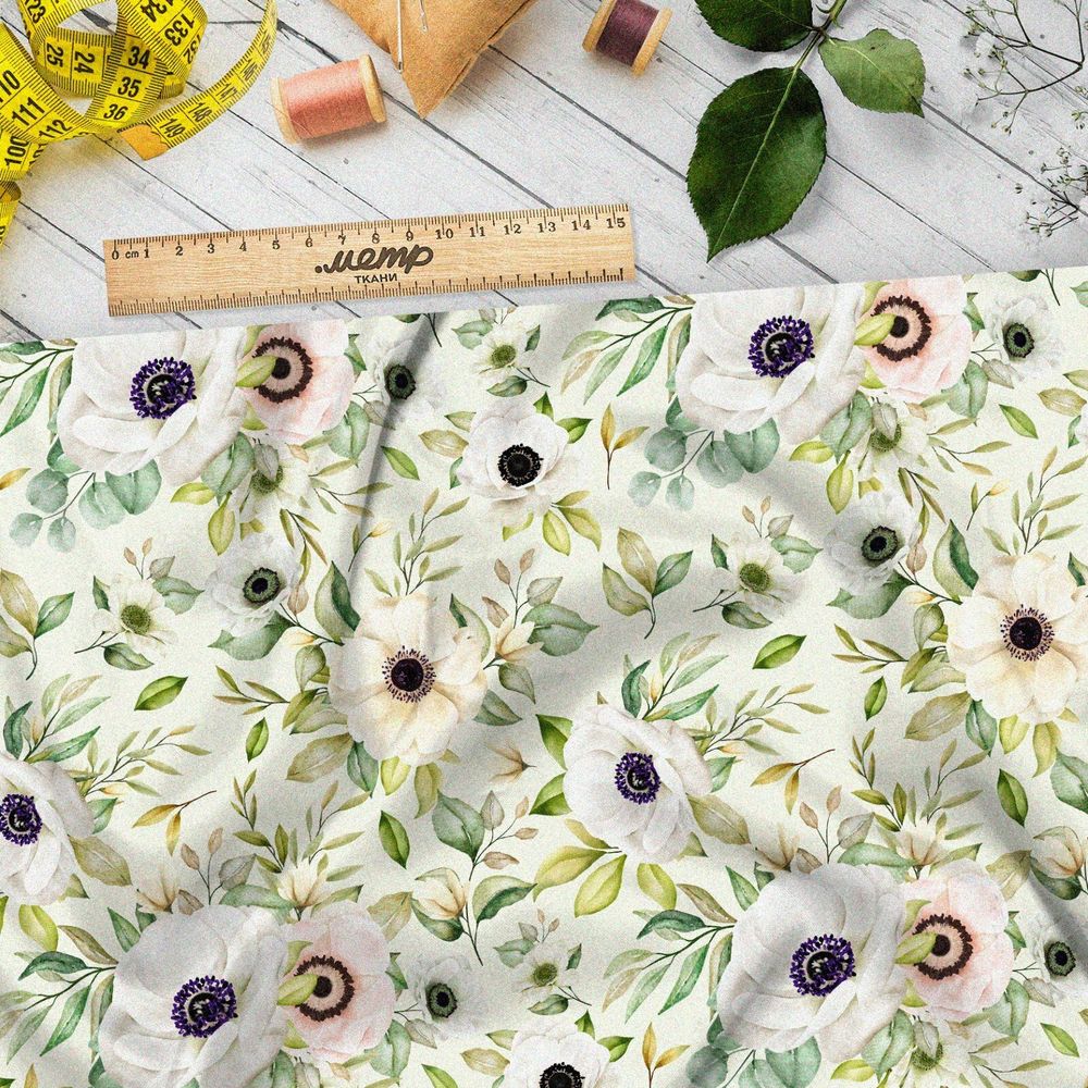 Ткань флис белые цветы на зеленом