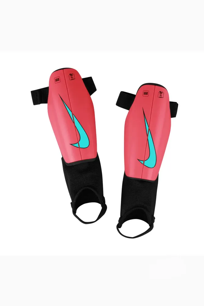 Футбольные щитки Nike Charge Junior - красный