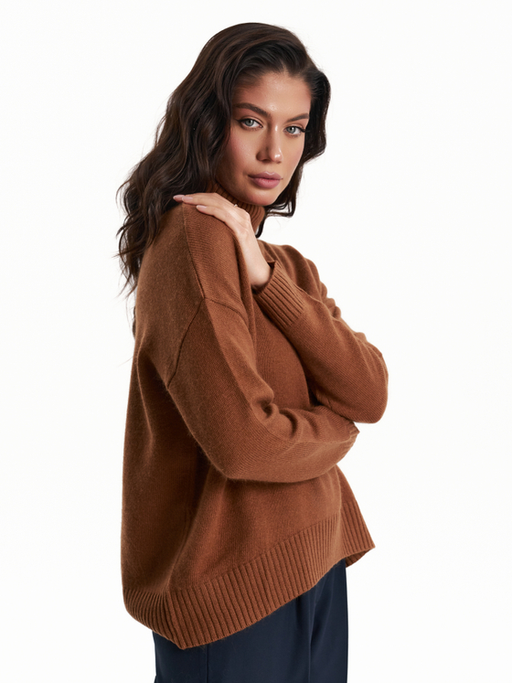 Свитер из мериноса и кашемира с горлом в карамельном цвете