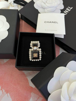Брошь Chanel Perfume Bottle CC Logo Brooch Crystal