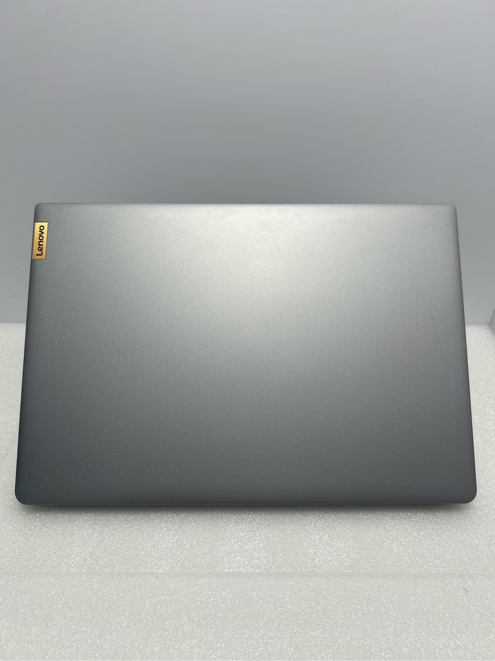 Ноутбук Lenovo IdeaPad 3 17ITL6 (82H900A8RU) 17,3"/Intel Pentium Gold 7505/RAM 4GB/SSD 128GB/Intel UHD Graphics/1600x900/TN/Windows 11/Подсветка - кл:нет/Cеребристый. Состояние: C1