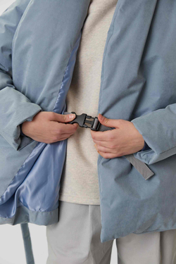 Зимняя куртка на запах из синей бархатистой мембраны