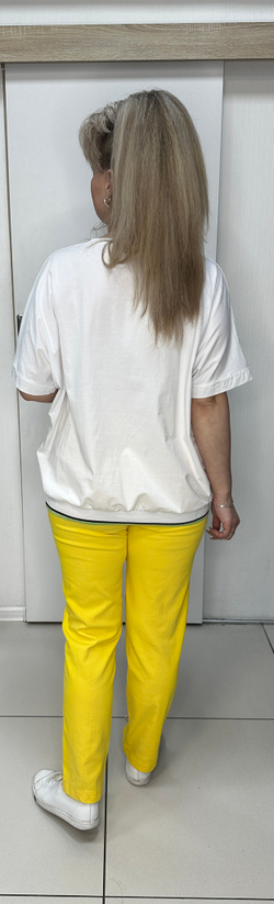 Футболка-блузон с цветным принтом на "столбике"