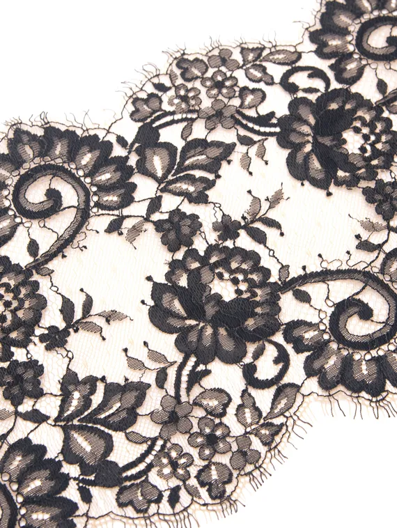 01-59 Кружево шантильи 22 см, бежевый/черный (брак)