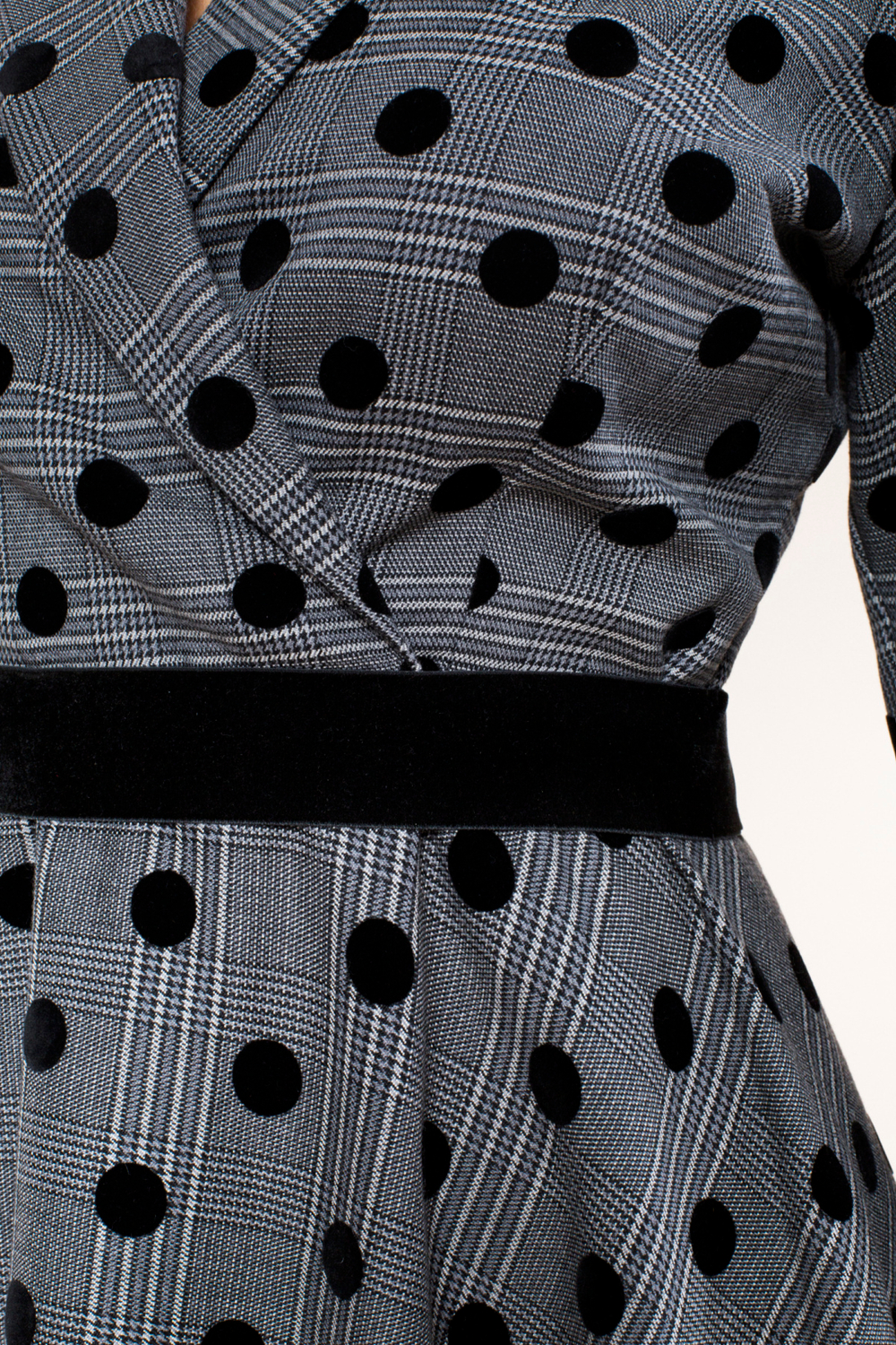 Платье с принтом и V-образным вырезом