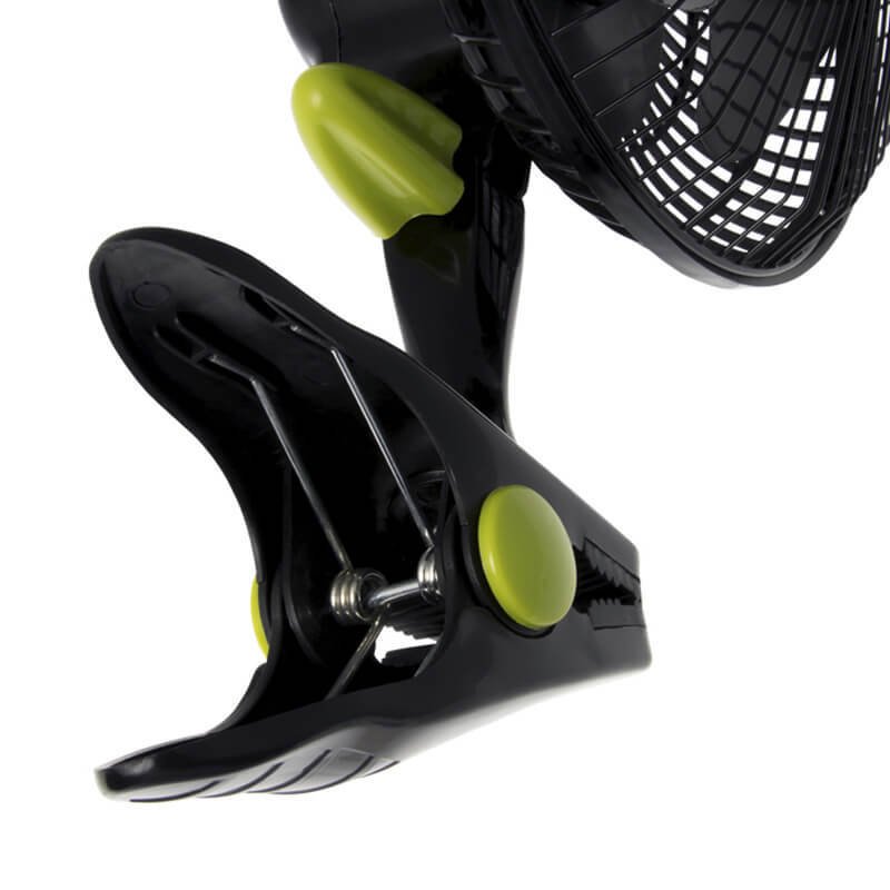 Детальный вид открытой прищепки вентилятора настольного garden highpro clip fan, демонстрирующий пружинный механизм