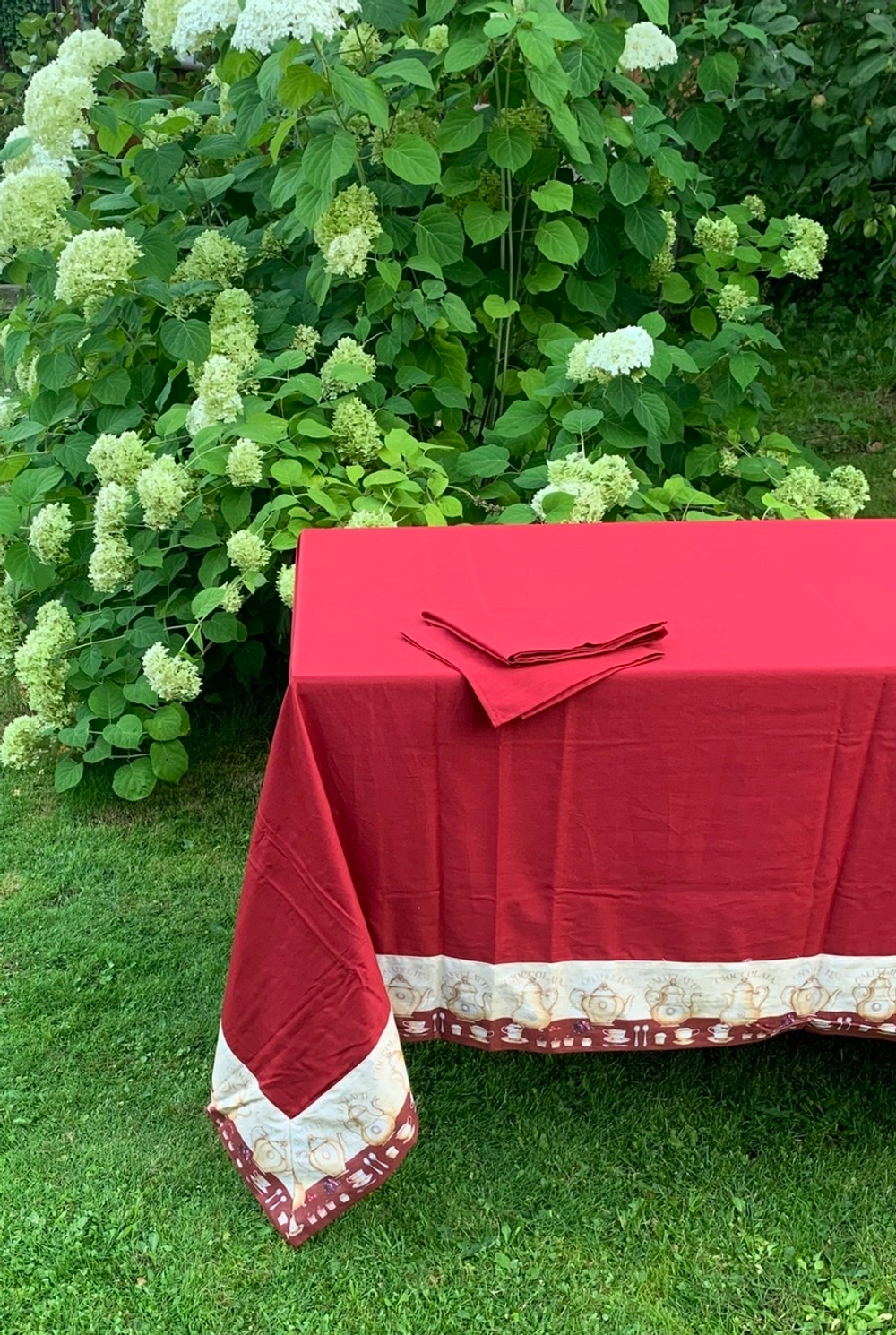 Скатерть 175x270 и 12 салфеток TagHouse 307 Teiere Чайники бордово-бежевые