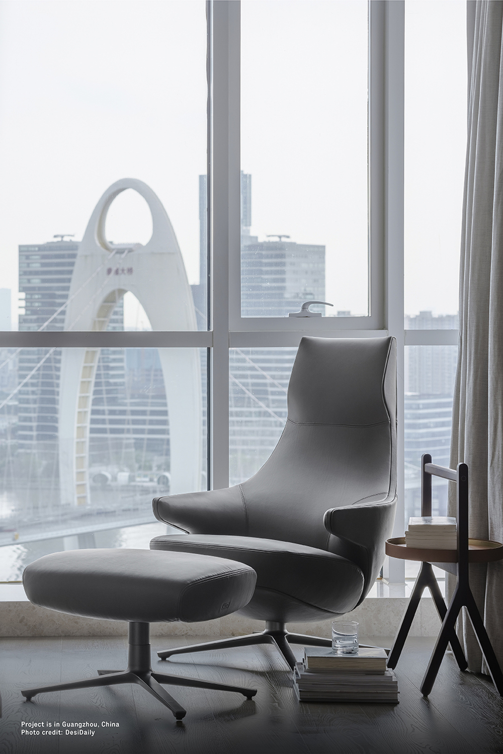 Шезлонг Poltrona Frau Jay Lounge