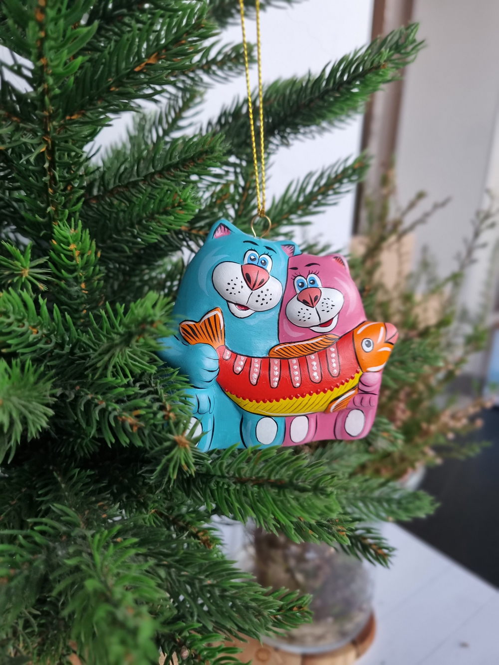 Коты рыбаки ёлочная игрушка из фарфора
