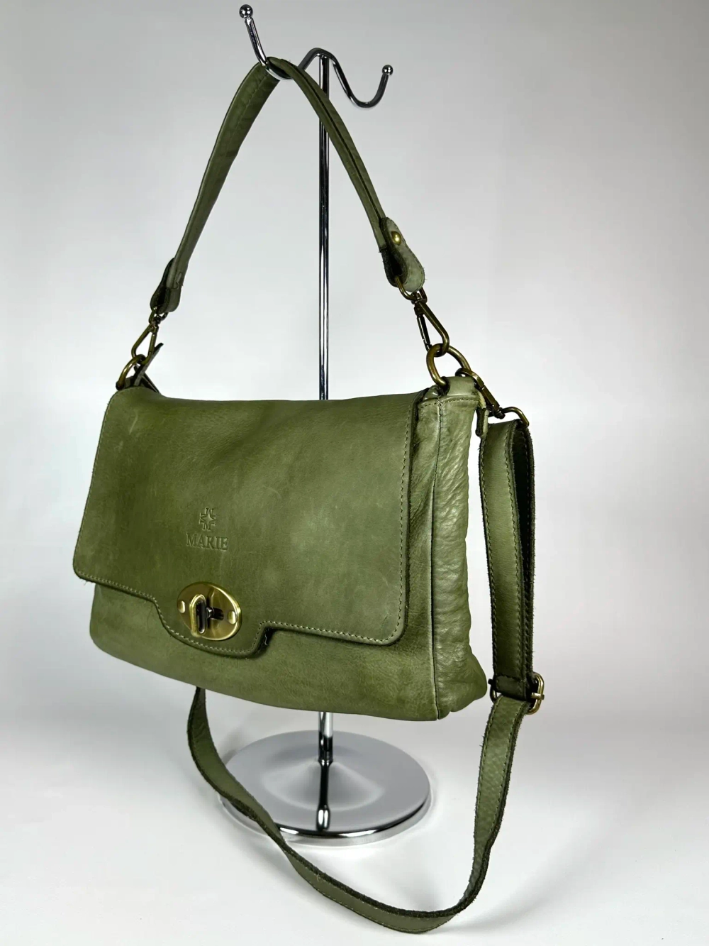 Женская наплечная сумка из натуральной винтажной кожи оливкового цвета