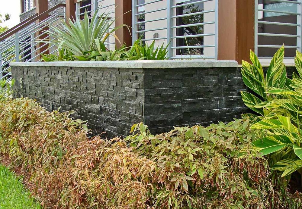 Натуральный камень Кварцит черный Pharaon 180x350x10-20 Модерн