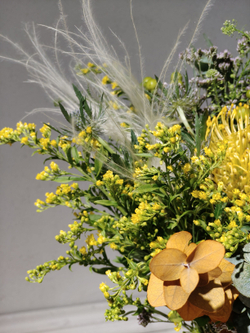 Яркий букет-кулек с оранжевой герберой (С0061)