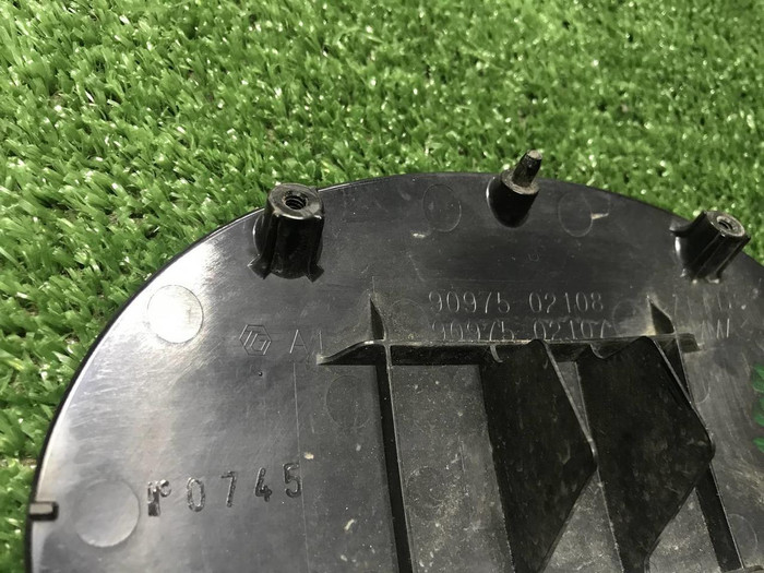 Эмблема решетки радиатора Lexus RX 4 (2019-2022)