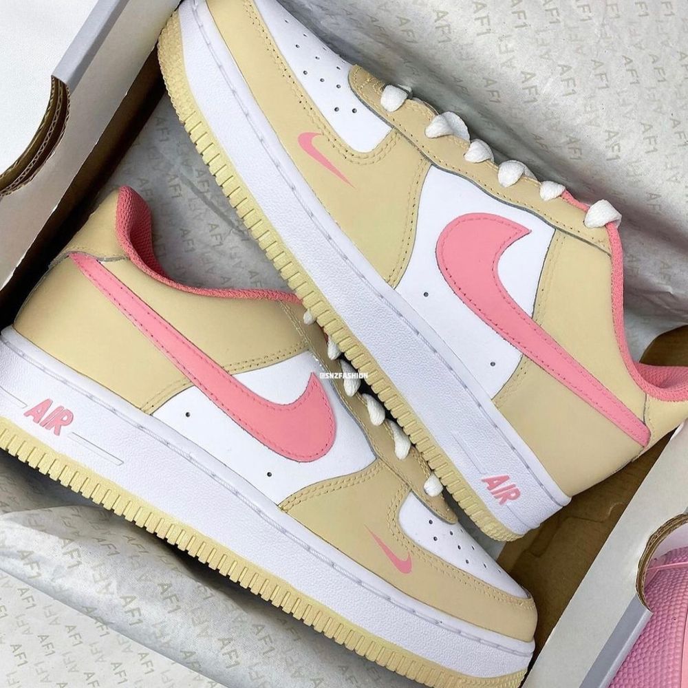 Nike Air Force // Beige Pink