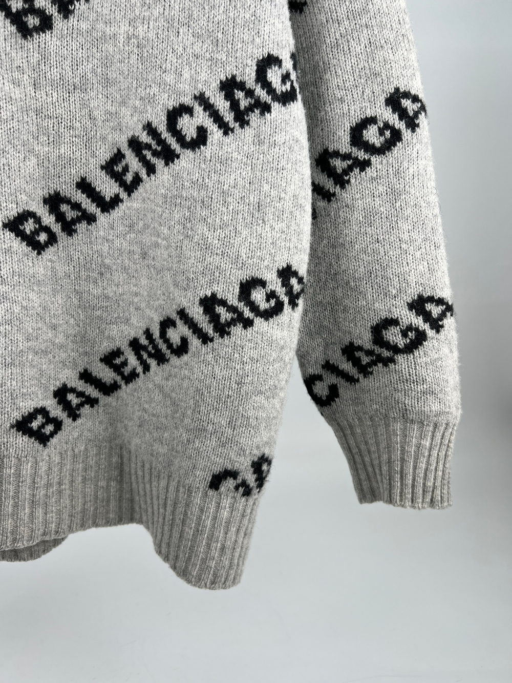 Джемпер Balenciaga