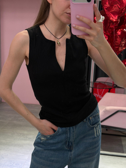 Топ на замке черный