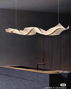 Эффектная подвесная люстра в форме волны