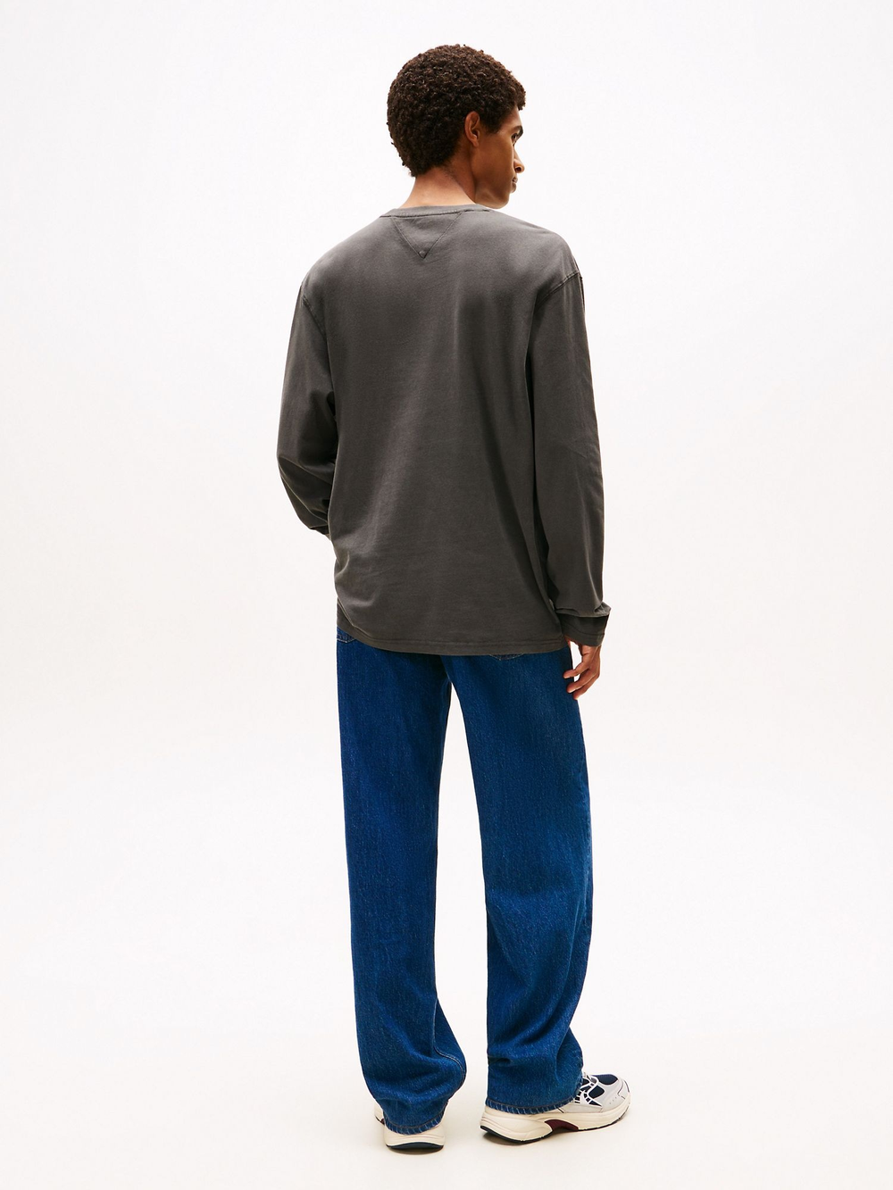 Лонгслив Tommy Jeans Badge Washed Black