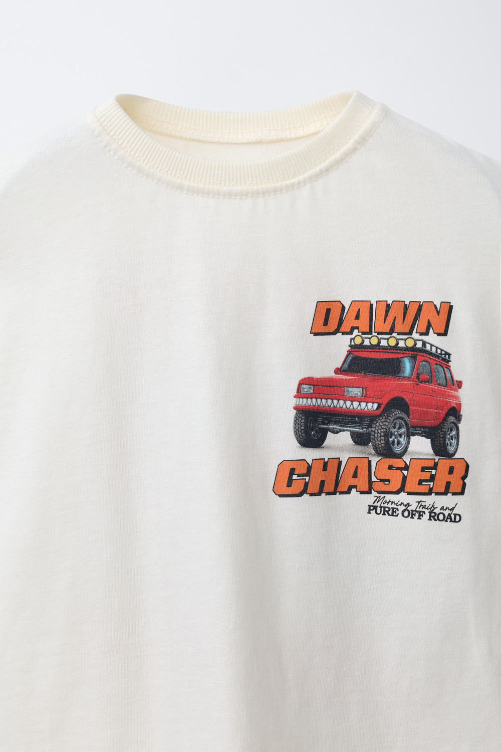 ZARA ФУТБОЛКА С ПРИНТОМ, ЭКРЮ