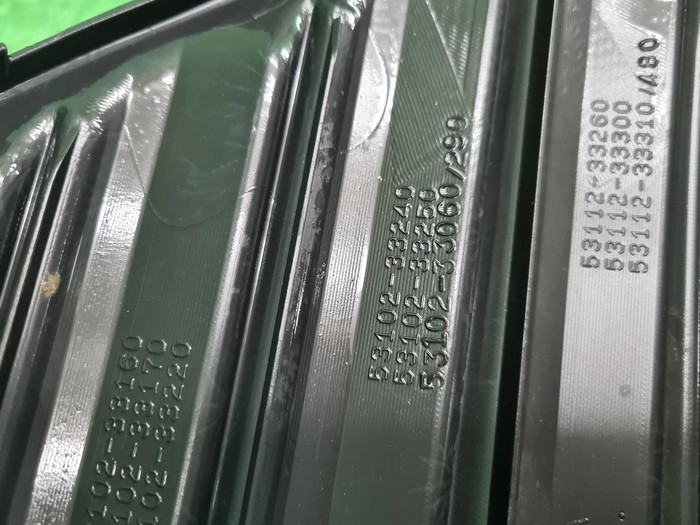 Решетка переднего бампера Toyota Camry xv70 17-21