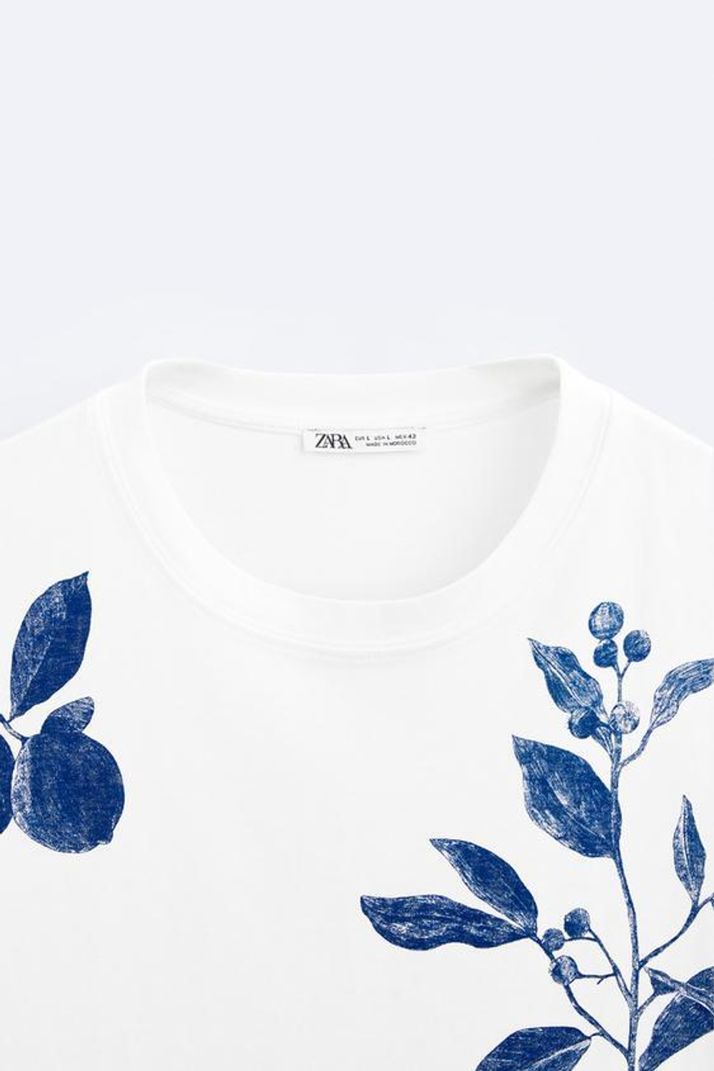 ZARA ФУТБОЛКА С КОНТРАСТНЫМ ПРИНТОМ, БЕЛЫЙ