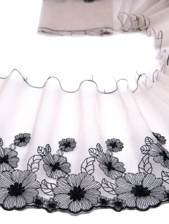 05-136 Вышивка на неэл. сетке 21 см, кремовый/черный (правая)