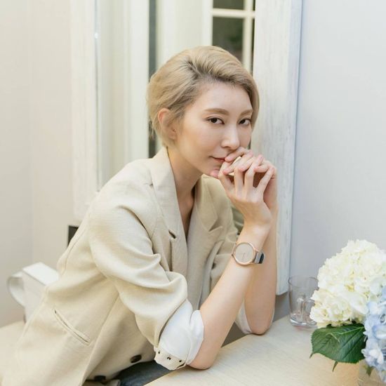 Умные часы Garmin Vívomove HR Premium розовое золото с бежевым кожаным ремешком 010-01850-09