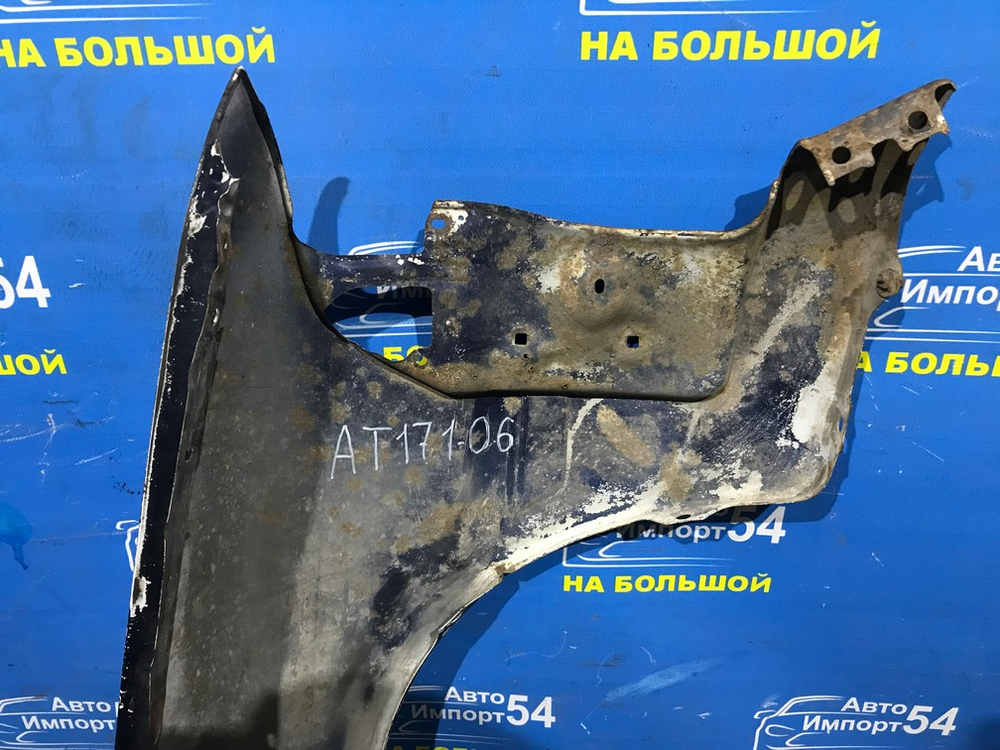 Крыло переднее левое TOYOTA CARINA 1990