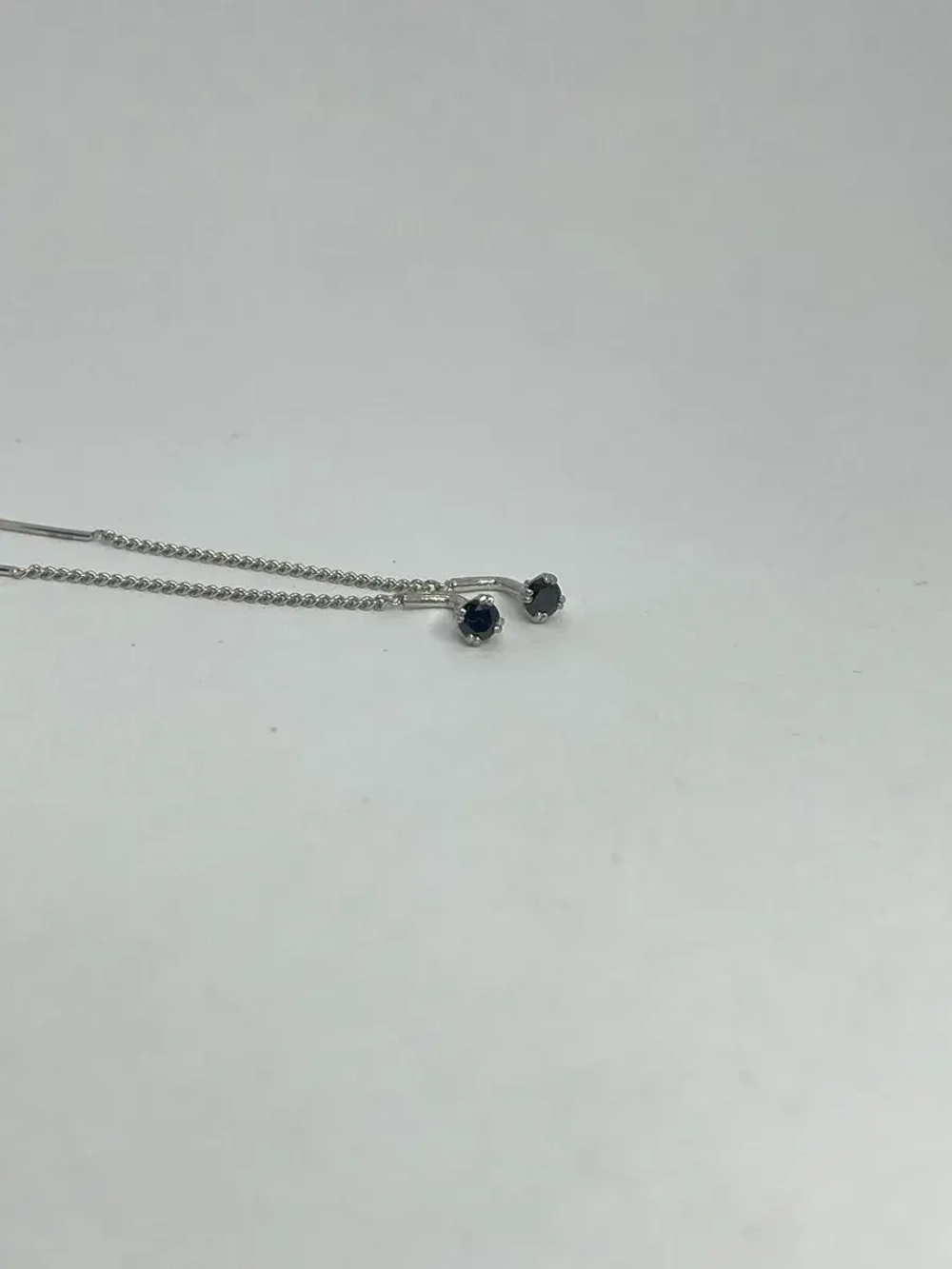 Серебряные серьги протяжки с шпинелью