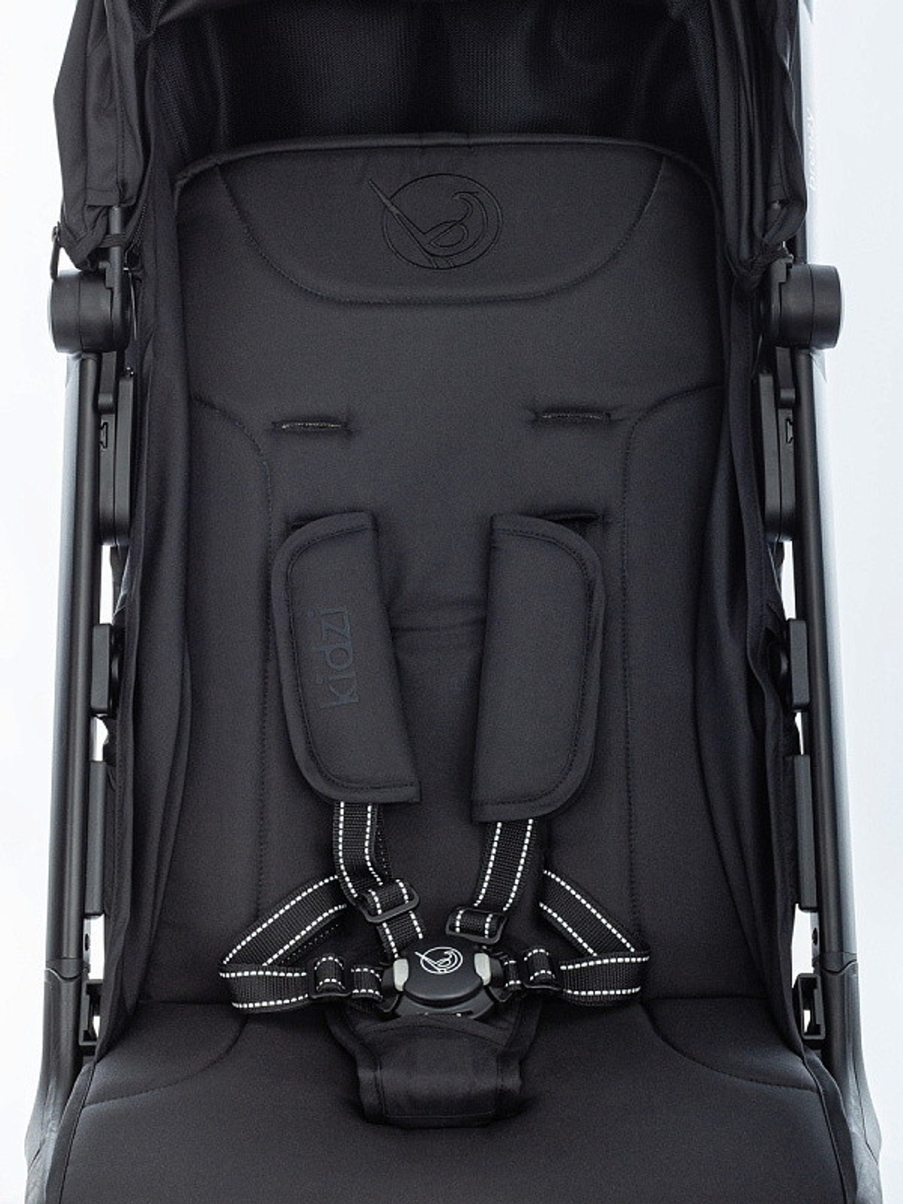 Прогулочная коляска Kidzi Breezy + накидка на ножки Black