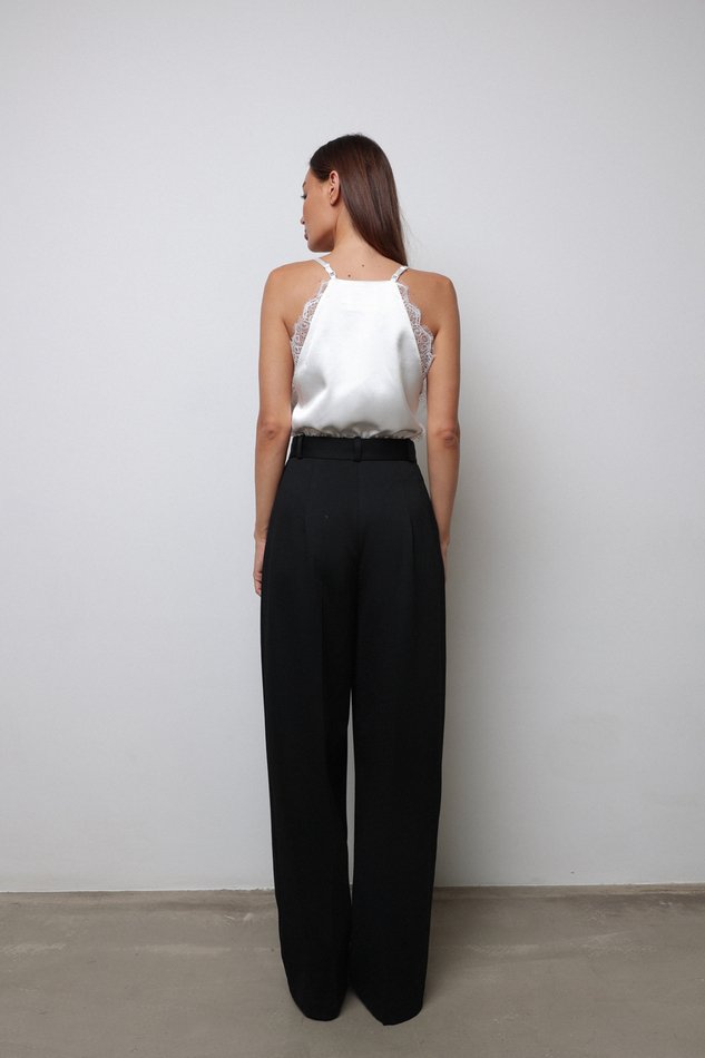 Боди с кружевом молочное