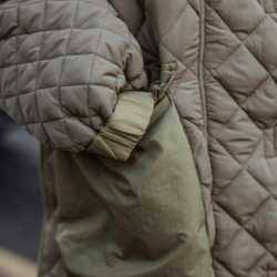 Стильная стёганная куртка цвета беж, удобные карманы и капюшон , качественная прошивка .Пр-во Италия . Размеры s,m,l