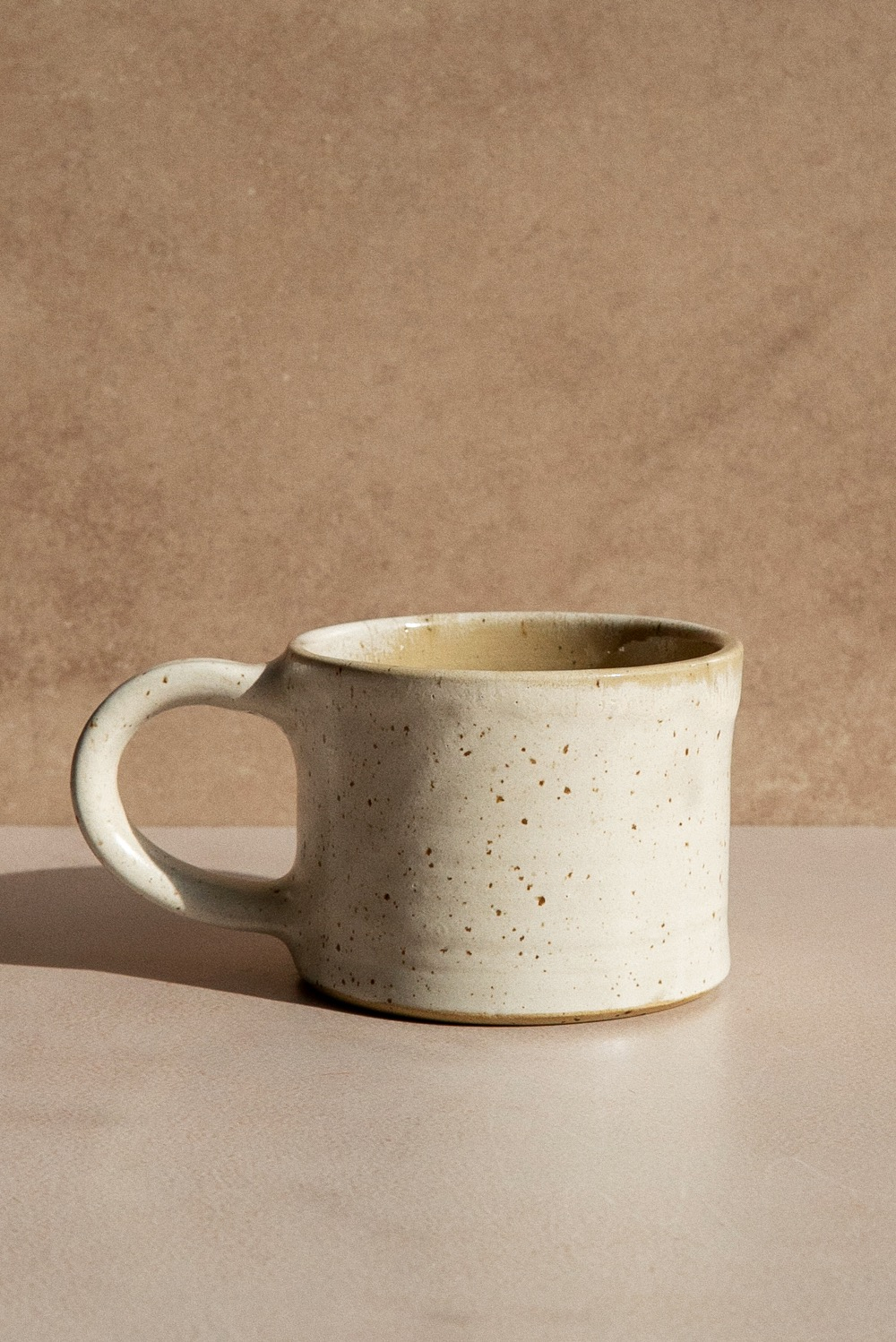 Чашка, светло-бежевая