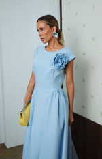 Платье в длине миди с акцентной талией