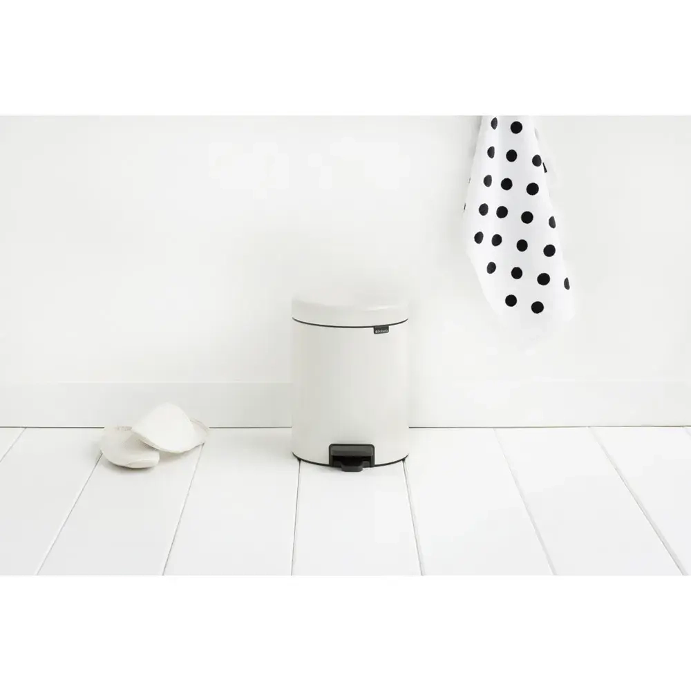Brabantia Контейнер для мусора NewIcon 5л белый