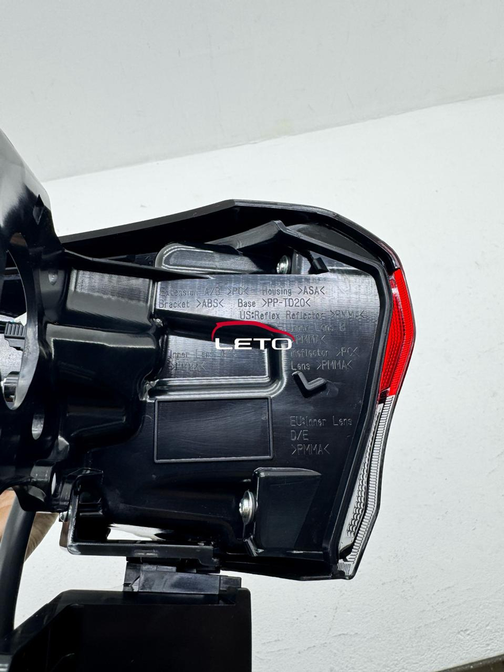 Фонарь крыла правый 81550-0E240 815500E240