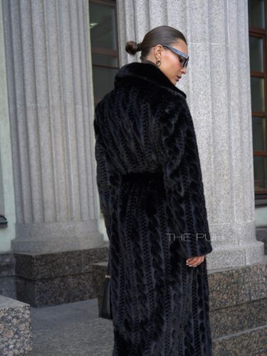 Длинная черная шуба из эко-меха