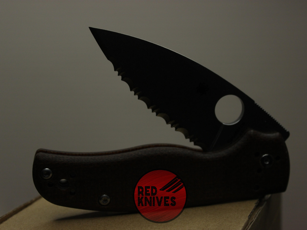 Нож Spyderco Shaman - клинок серрейтор, рукоять микарта