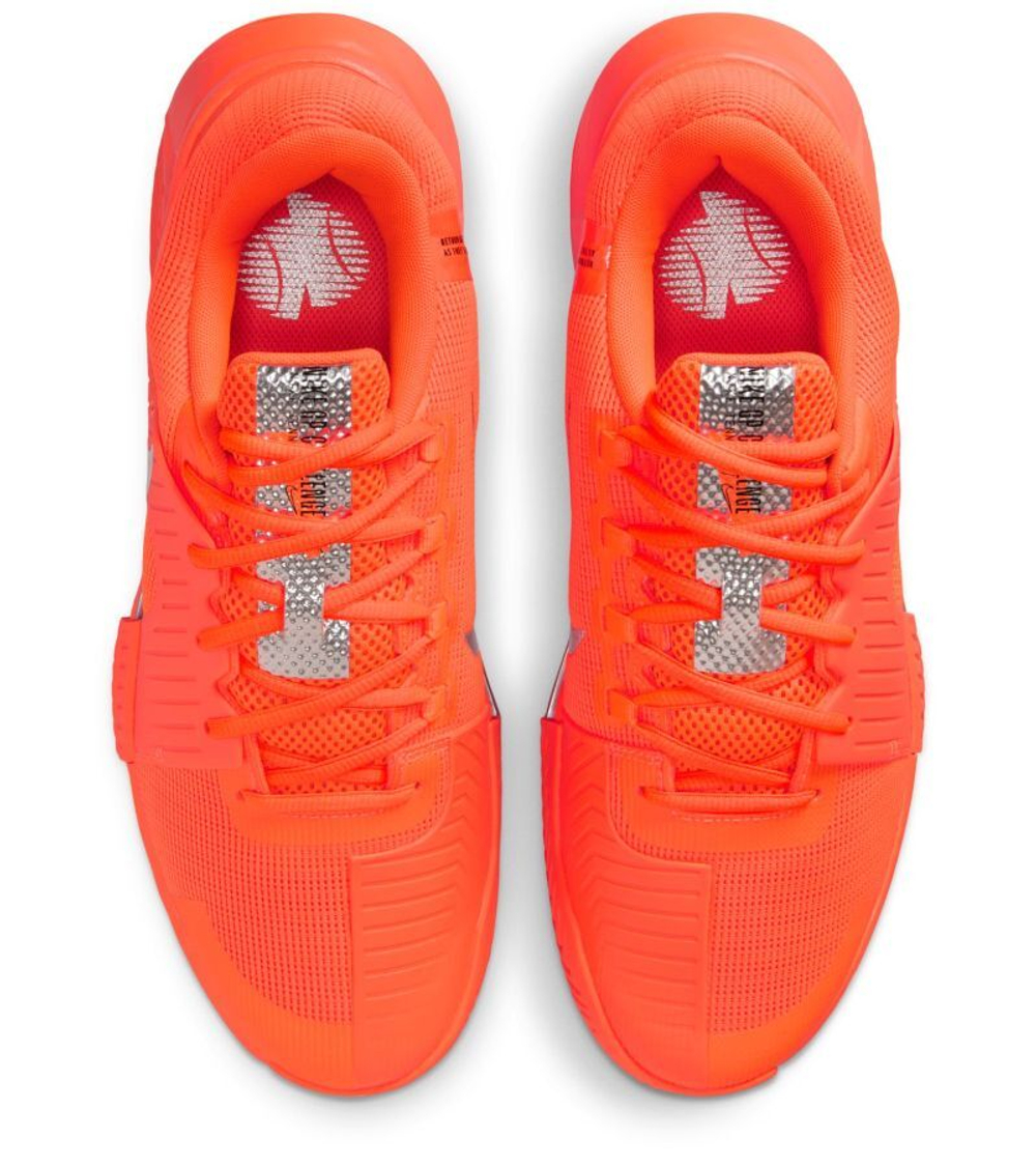 Мужские кроссовки теннисные Nike Zoom GP Challenge 1 HC Premium - hyper crimson/metallic silver