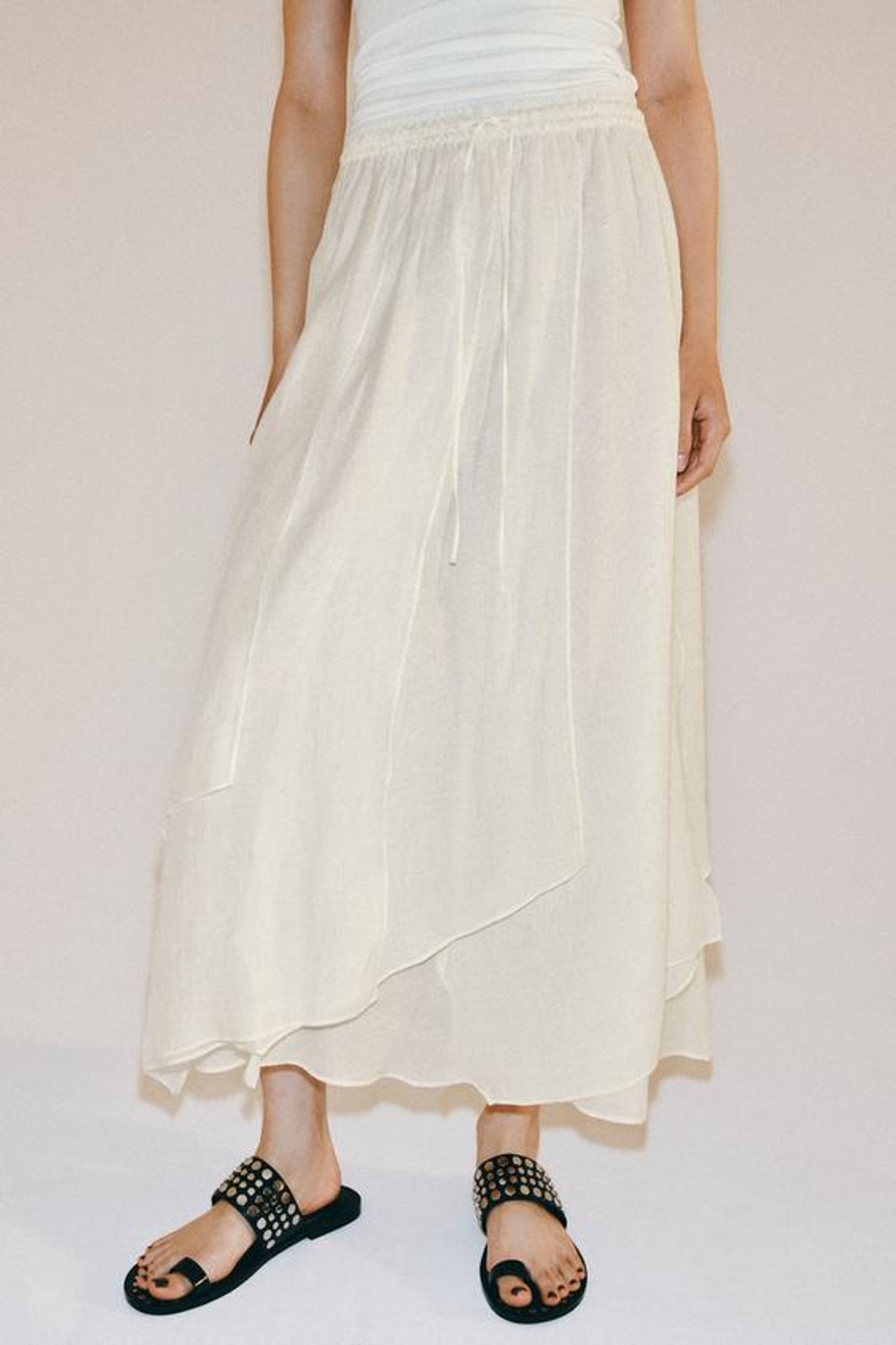 ZARA ЖЕНСКАЯ СТРУЯЩАЯСЯ ЮБКА МИДИ — ZW COLLECTION, ЭКРЮ