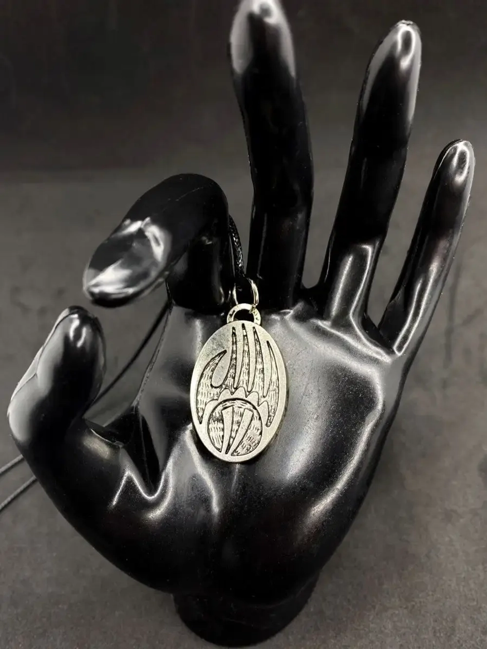 Защитный магический славянский кулон оберег Лапа Медведя