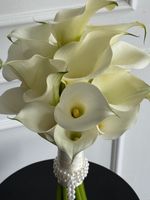 Свадебный букет из белых калл